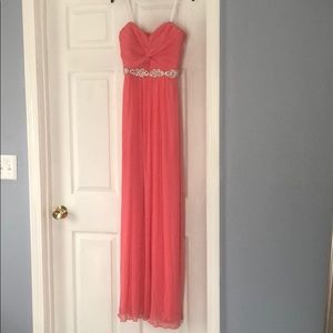 Cute dress for prom or any special occasion.